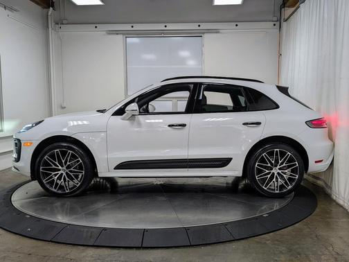 2023 Porsche Macan T