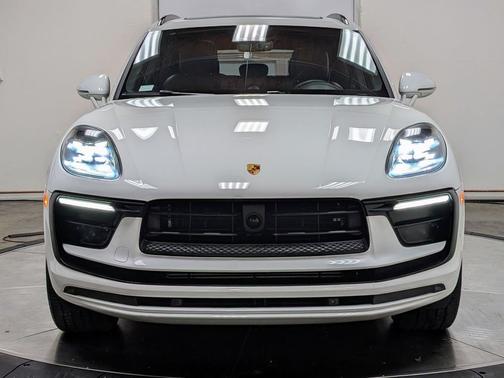 2023 Porsche Macan T