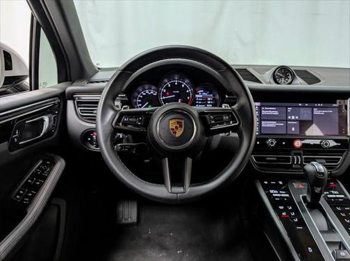 2022 Porsche Macan Base