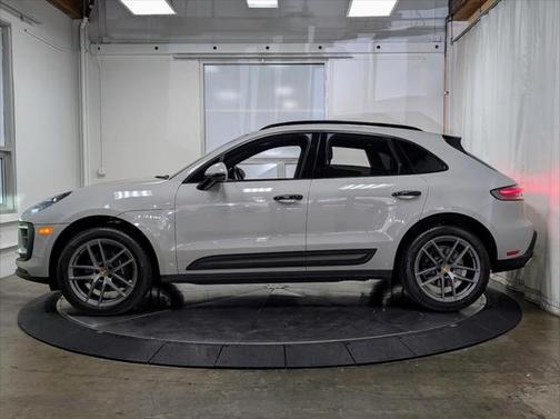 2022 Porsche Macan Base