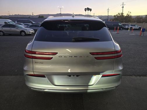 2025 Genesis Electrified GV70 Advanced