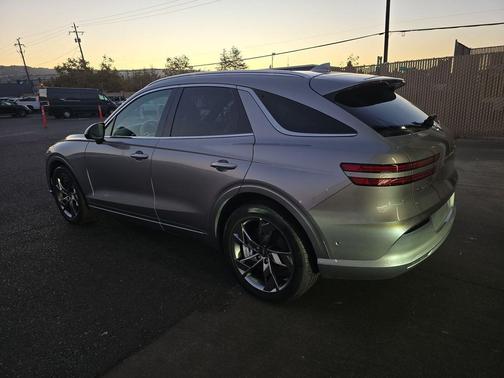 2025 Genesis Electrified GV70 Advanced