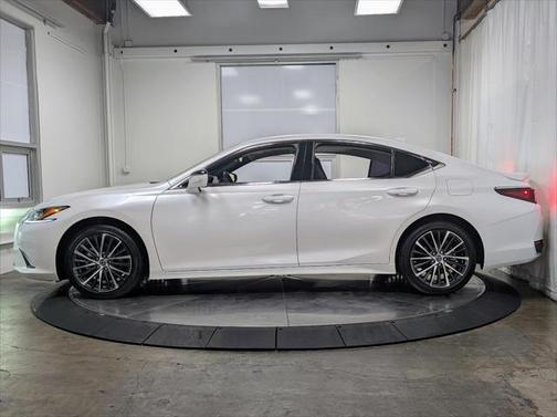 2024 Lexus ES 300h Base