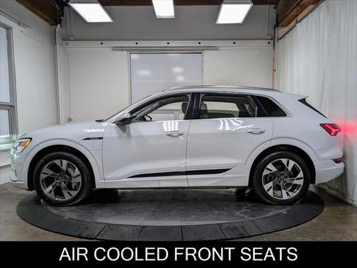 2021 Audi e-tron Premium Plus