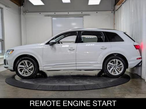 2024 Audi Q7 45 Premium Plus