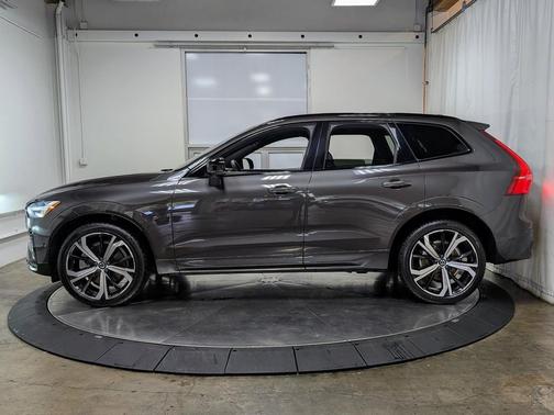 2022 Volvo XC60 R-Design