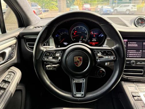 2021 Porsche Macan Turbo