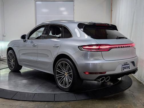 2021 Porsche Macan Turbo