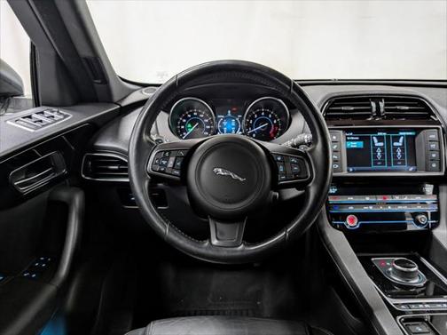 2017 Jaguar F-PACE 35t Prestige