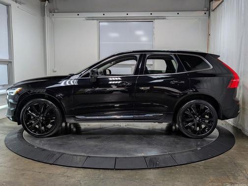 2023 Volvo XC60 Ultimate Bright Theme