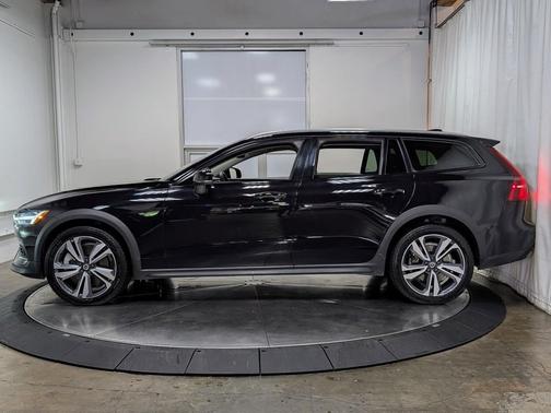 2024 Volvo V60 Cross Country Plus