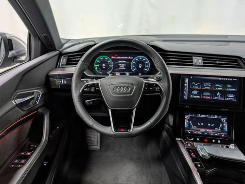 2023 Audi e-tron S Prestige