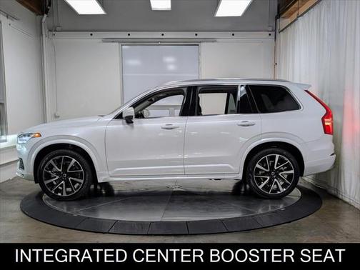 2022 Volvo XC90 Momentum