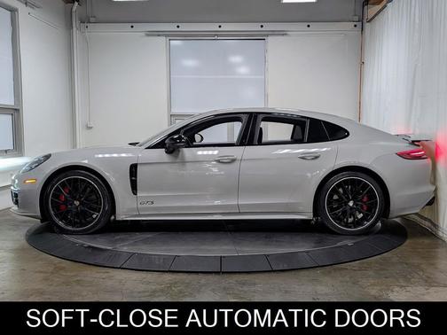 2019 Porsche Panamera GTS