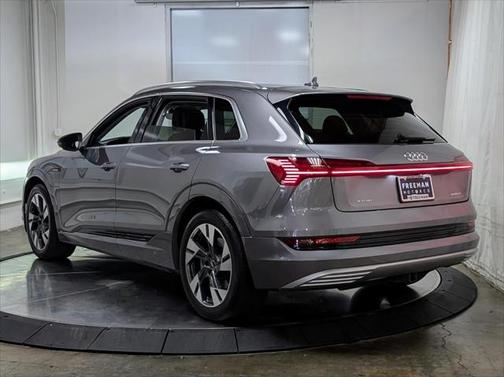 2023 Audi e-tron Premium