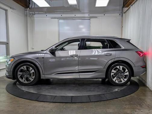 2023 Audi e-tron Premium