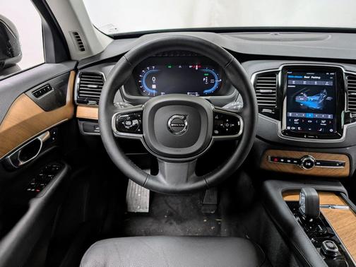 2024 Volvo XC90 Recharge Plug-In Hybrid Plus Bright Theme