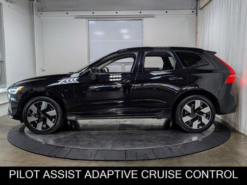 2024 Volvo XC60 Recharge Plug-In Hybrid Ultimate Dark Theme