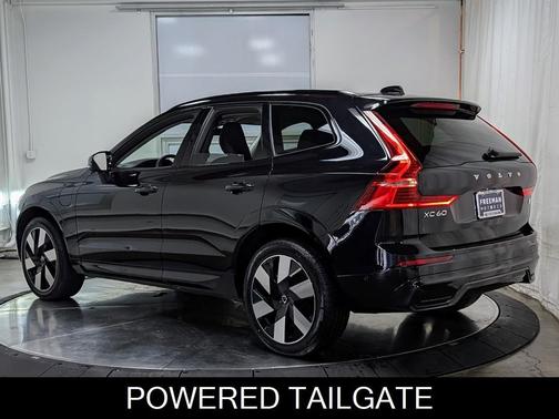 2024 Volvo XC60 Recharge Plug-In Hybrid Ultimate Dark Theme