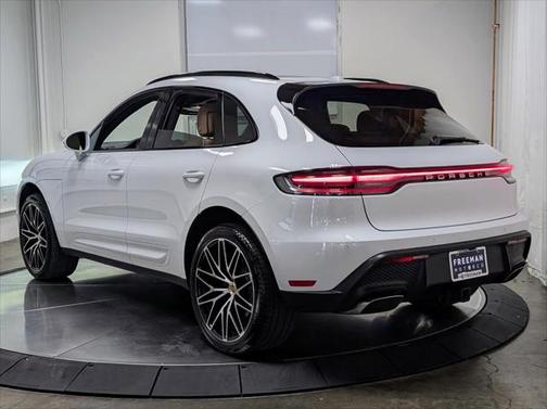 2022 Porsche Macan Base