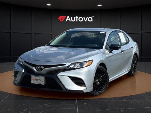 Celestial Silver / Midnight Black Metallic 2019 Toyota Camry SE