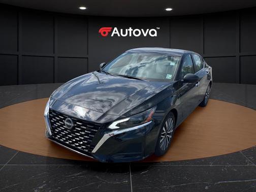 Super Black Clearcoat 2025 Nissan Altima SV