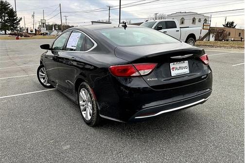 2017 Chrysler 200 Limited