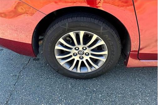 2019 Toyota Sienna XLE