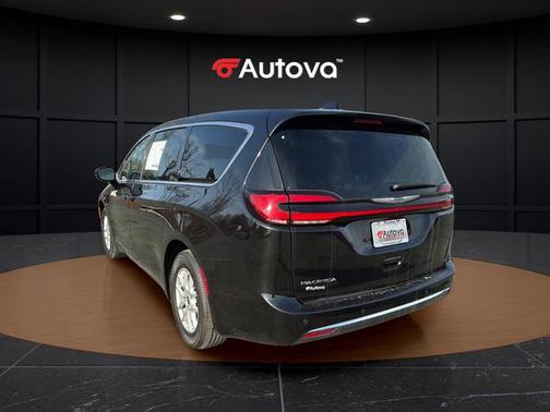 2024 Chrysler Pacifica Touring-L