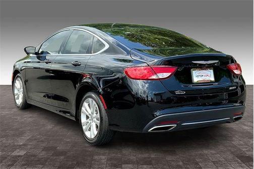 Photo 4 of 32 of 2016 Chrysler 200 Limited