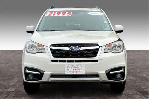 Photo 2 of 32 of 2017 Subaru Forester 2.5i Premium