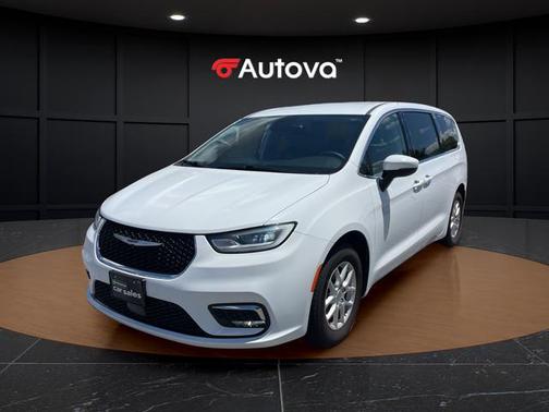 Bright White Clearcoat 2023 Chrysler Pacifica Touring-L