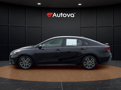Aurora Black Pearl 2022 Kia Forte GT-Line