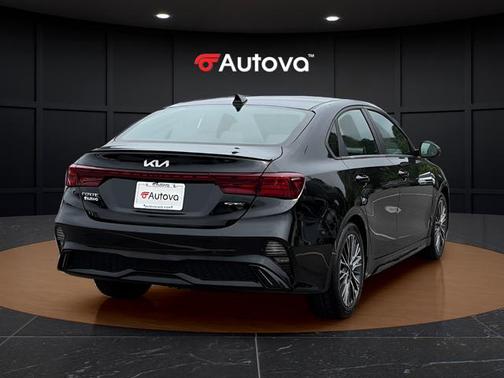 Aurora Black Pearl 2022 Kia Forte GT-Line