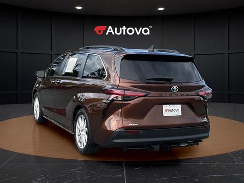Sunset Bronze 2021 Toyota Sienna XLE