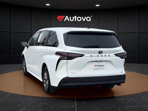 2024 Toyota Sienna LE