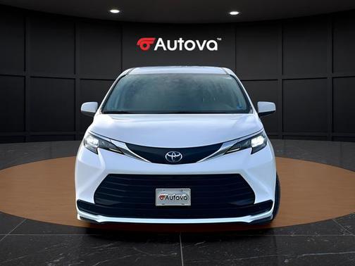 2024 Toyota Sienna LE