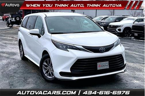 2024 Toyota Sienna LE