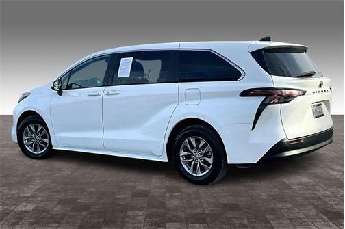 2024 Toyota Sienna LE