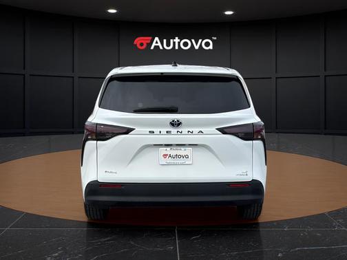 2024 Toyota Sienna LE