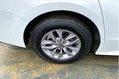 2024 Toyota Sienna LE