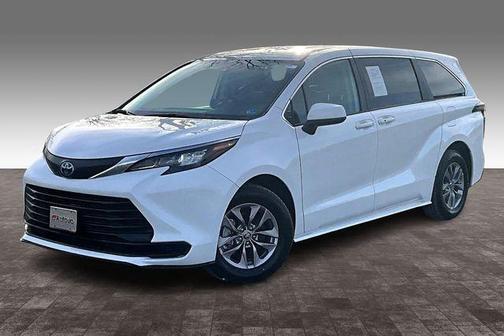 2024 Toyota Sienna LE