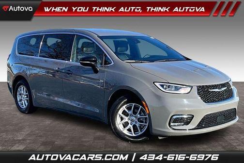 2025 Chrysler Pacifica Select