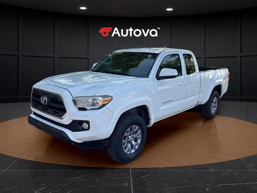 Super White 2017 Toyota Tacoma SR5