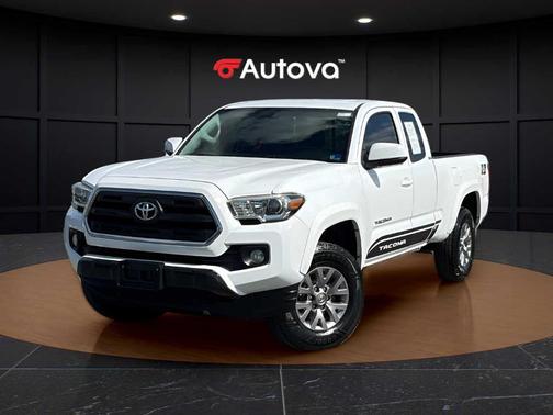 Super White 2017 Toyota Tacoma SR5
