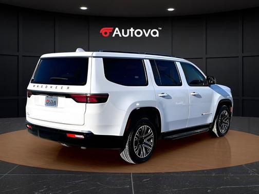 2023 Jeep Wagoneer Base