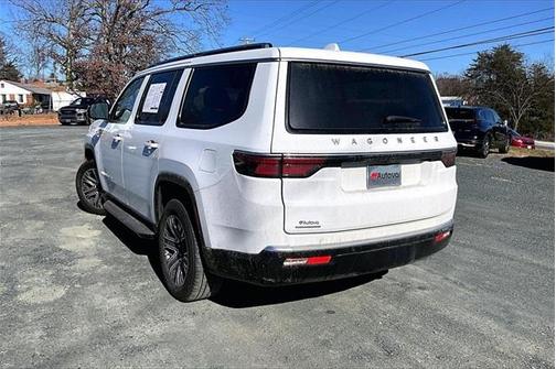 2023 Jeep Wagoneer Base