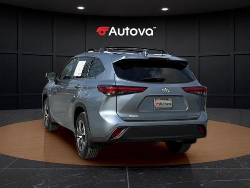 Moon Dust 2022 Toyota Highlander XLE