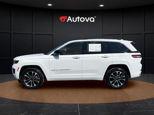 Bright White Clearcoat 2023 Jeep Grand Cherokee Overland