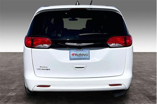 2022 Chrysler Voyager LX